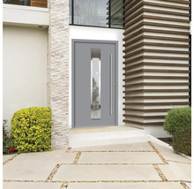 Moderne Haustür mit Glaseinsatz und geradem Griff