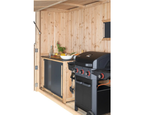 Gartenküche aus Holz mit Grill und Arbeitsfläche