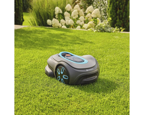 Gardena Mähroboter auf Rasenfläche