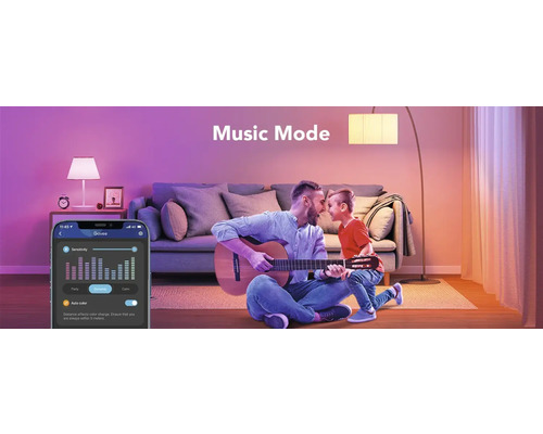 Szene eines Vaters und seines Sohnes, die in einem Wohnzimmer mit Govee Lampen Musik machen, mit einem Smartphone, das die Govee App anzeigt