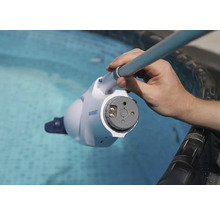 Marimex Poolroboter im Einsatz zur Poolreinigung