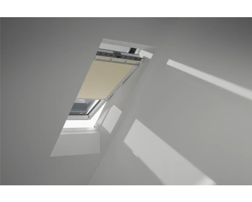 Fenêtre de toit avec stores de protection solaire