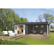 Holzgartenhaus mit Terrasse und Gartenmöbeln im Aussenbereich