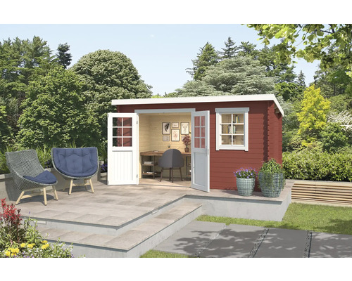 Gartenhaus Outdoor Life Amira 400 x 213,1 cm schwedischrot Garten Szene mit Holzgartenhaus mit geöffneten Türen, Stühlen, Blumen und Gartendekoration