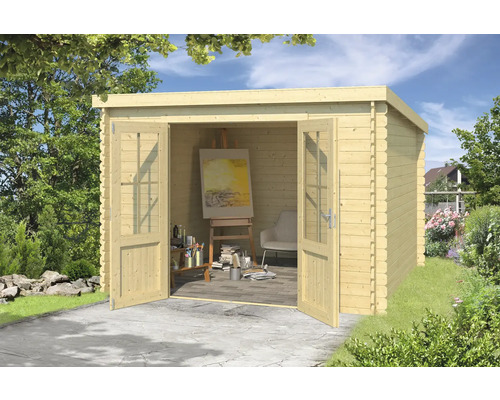 Abri de jardin en bois avec portes doubles ouvertes et équipement d''atelier à l''intérieur