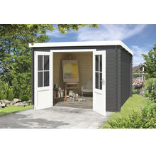 Holzgartenhaus mit geöffneten Doppeltüren, darin Staffelei mit Leinwand