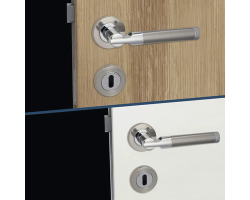 Türbeschläge aus Metall mit Griff an Holztür