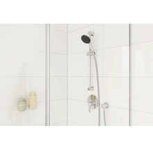 Douche avec robinetterie de douche, flexible de douche et distributeur de savon