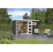 Gartenhaus mit geöffneten Doppeltüren, Fenstern und Sitzbereich im Freien