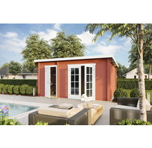 Gartenhaus aus Holz mit Pool und Sitzgelegenheiten im Aussenbereich