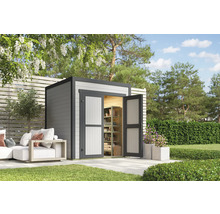 Garten Szene mit Geräteschuppen und Gartenmöbeln