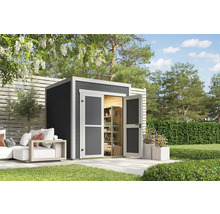 Gartenhaus mit Doppeltür und Regalen im Garten