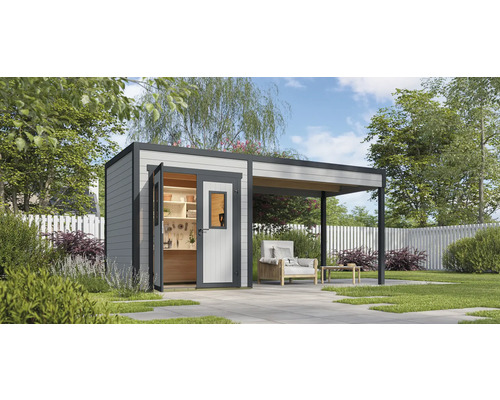 Abri de jardin avec étagères et terrasse couverte avec des sièges dans le jardin.