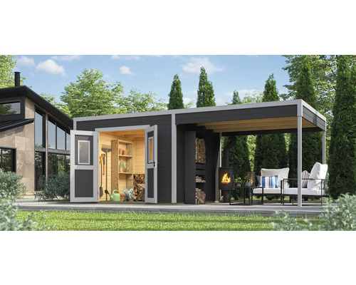 Gartenhaus mit Geräten, Holzofen und Sitzbereich im Freien