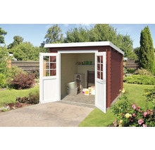 Garten mit offenem Holzgartenhaus zur Aufbewahrung von Gartengeräten