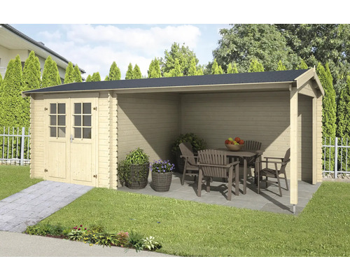 Gartenhaus Outdoor Life Ivana inkl. Anbaudach mit Rückwand 590 x 312,6 cm natur Gartenhaus mit überdachter Terrasse und Gartenmöbeln auf Rasenfläche