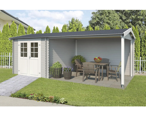 Gartenhaus Outdoor Life Ivana inkl. Anbaudach mit Rückwand 590 x 312,6 cm hellgrau Gartenhaus mit überdachter Terrasse und Gartenmöbeln im Aussenbereich