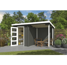 Gartenhaus mit geöffneter Tür und Sitzbereich