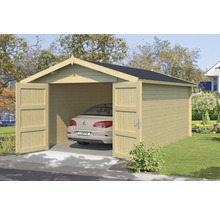 Holzgarage mit geöffneten Türen und geparktem Auto