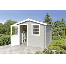 Gartenhaus mit Fenster und geöffneter Tür im Garten