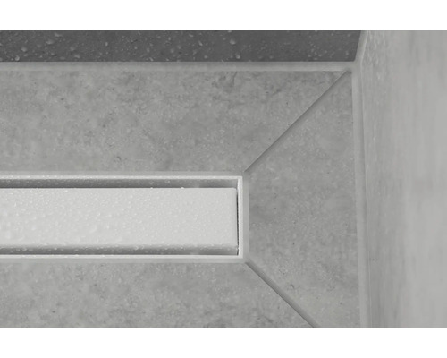 Detailaufnahme eines Duschablaufs in einem Badezimmer