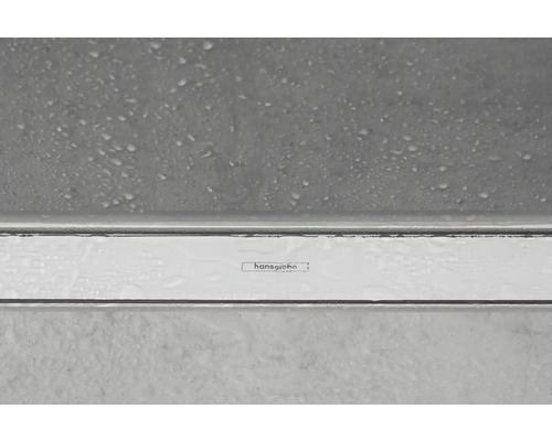 Hansgrohe Logo auf einer Duschrinne.