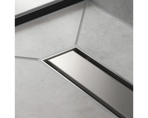 Edelstahl Duschrinne in gefliestem Badezimmerboden