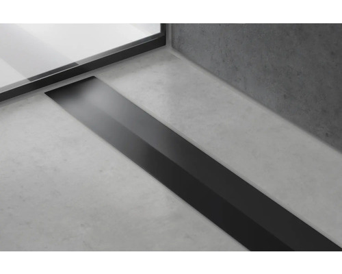 Bodenebene Dusche mit schmaler Ablaufleiste