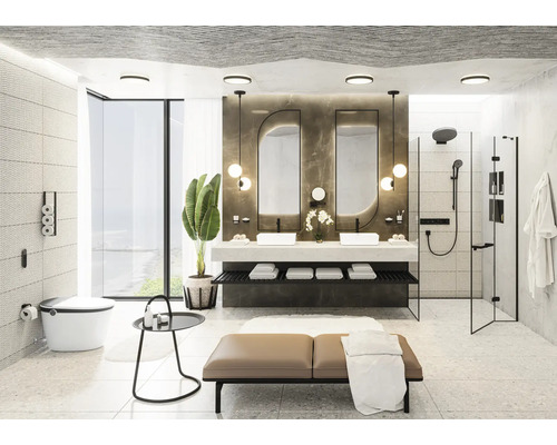 Helles Badezimmer mit Doppelwaschtisch, Dusche, Toilette und Sitzbank