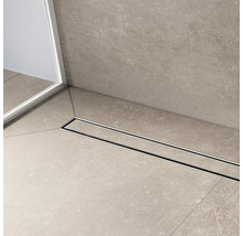 Badezimmerdetail mit Bodenablauf und Fliesen