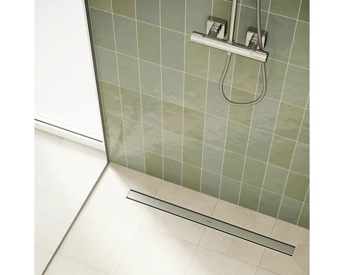 Douche à l''italienne avec caniveau d''évacuation et mitigeur thermostatique