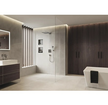 Modernes Badezimmer mit begehbarer Dusche, Waschtisch und Badewanne für ein elegantes Ambiente