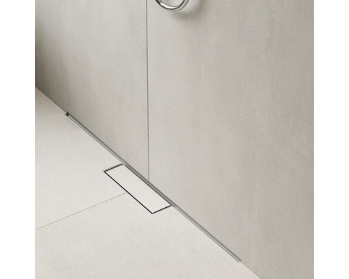 Bodenablauf mit Edelstahlrahmen im Badezimmer