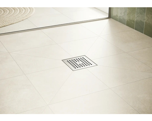 Douche plain-pied avec évacuation carrée