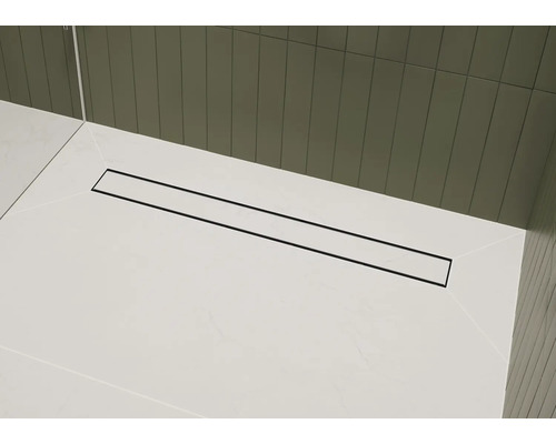 Salle de bain avec caniveau de douche dans le sol