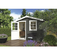 Gartenhaus mit geöffneter Tür, Fenster und Stuhl auf einer Holzterrasse