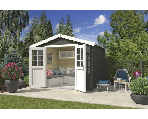 Gartenhaus Outdoor Life Norah 307,2 x 250 cm graugrün Gartenhaus mit geöffneten Doppeltüren, Sitzecke mit Kissen und Gartenmöbeln auf der Terrasse