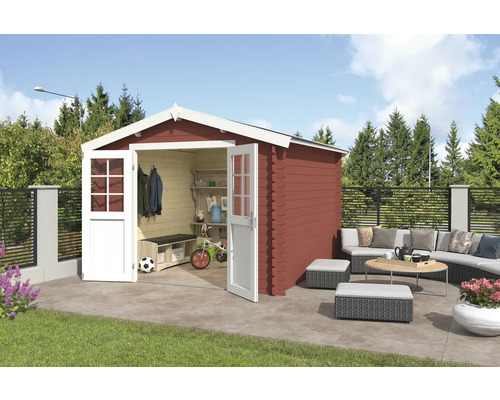 Gartenhaus Outdoor Life Norah 307,2 x 295 cm schwedischrot Garten Szene mit Gerätehaus, Sitzgruppe und Gartenzaun