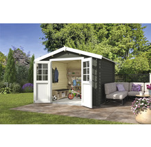 Garten mit Gerätehaus, Gartenmöbeln und Gartendekoration