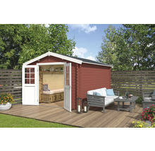 Holzgartenhaus mit geöffneten Doppeltüren, Holzterrasse und Sitzgruppe im Garten