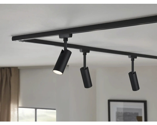 Deckenleuchte mit drei Strahlern an einer Schiene