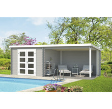 Gartenhaus mit überdachter Terrasse, Liegestühlen und Pool im Garten