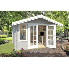 Gartenhaus mit Fenstern und Glastüren im Garten