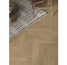 Sol avec tapis, chaise et table