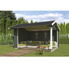 Pavillon de jardin en bois avec coin salon dans le jardin.