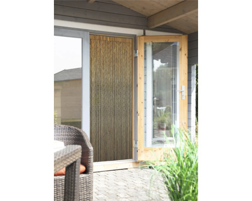 Bambusvorhang an einer Terrassentür