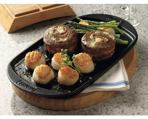 Plat de service avec filet, coquilles Saint-Jacques et asperges