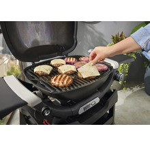 Barbecue Weber avec hamburgers et fromage