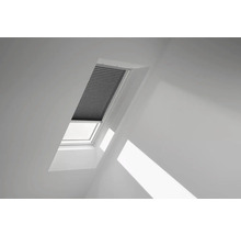 Fenêtre de toit avec store plissé fermé à l''intérieur