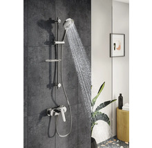 Robinet de douche avec barre de douche et eau courante